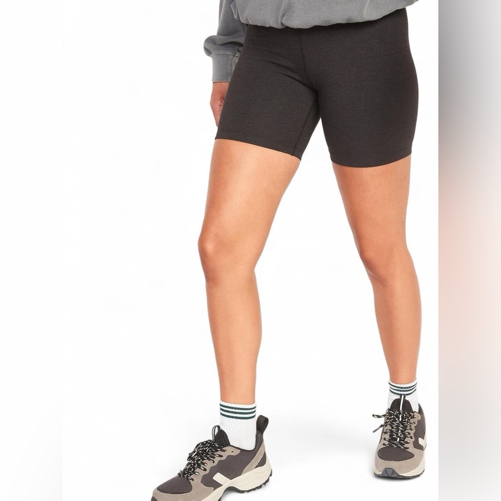 Old Navy Extra High-Waisted PowerChill Hidden-Pocket Biker Shorts Gray SZ L